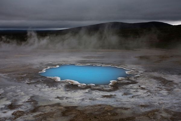 Một trong những điểm thăm quan hấp dẫn nhất ở Iceland là ao Silica. Đây là một ao nước nóng chứa rất nhiều silica, phát sáng giữa không trung. Ảnh David Remacle Một trong những điểm thăm quan hấp dẫn nhất ở Iceland là ao Silica. Đây là một ao nước nóng chứa rất nhiều silica, phát sáng giữa không trung. Ảnh David Remacle
