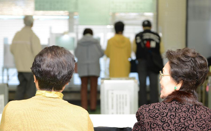 Ông Noda bị mất đi sự ủng hộ của dân chúng quanh việc tăng gấp đôi thuế doanh thu, điều mà ông nói là cần thiết để giúp xử lý khoản nợ khổng lồ của Nhật Bản. Ông Noda bị mất đi sự ủng hộ của dân chúng quanh việc tăng gấp đôi thuế doanh thu, điều mà ông nói là cần thiết để giúp xử lý khoản nợ khổng lồ của Nhật Bản.