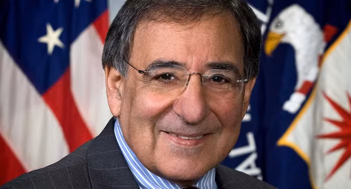 Khi mới tới trụ sở Langley của CIA, Panetta không được đón chào một cách nồng nhiệt vì những điệp viên chuyên nghiệp vì họ coi ông chỉ là một nhân vật "không hiểu gì về điện".