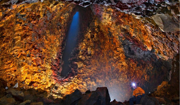 Bên trong núi lửa Thrihnukagigur