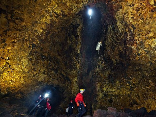 Bên trong núi lửa Thrihnukagigur