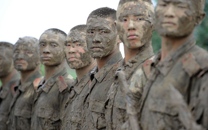 Lực lượng đặc biệt Trung Quốc huấn luyện trong bùn và nước Lực lượng đặc biệt Trung Quốc huấn luyện trong bùn và nước