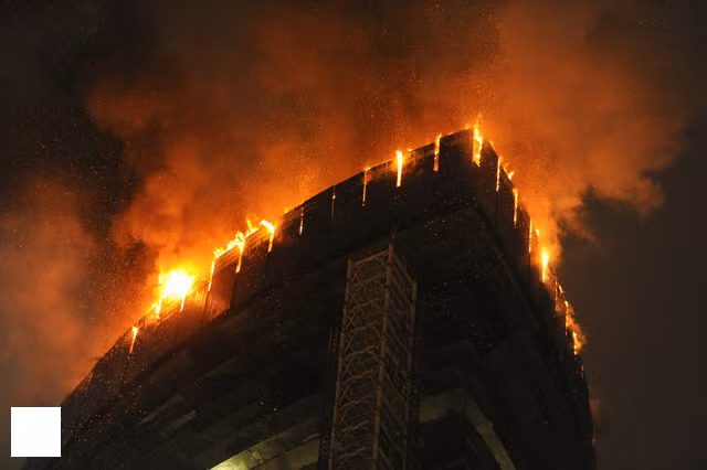 Trong tháng 4/2011, một cơ quan giám sát xây dựng và yêu cầu đình chỉ hoạt động xây dựng trên tòa tháp Đông và thu hồi giấy phép của nhà thầu sau khi phát hiện một số hành vi vi phạm về an toàn kỹ thuật và phòng chữa cháy.