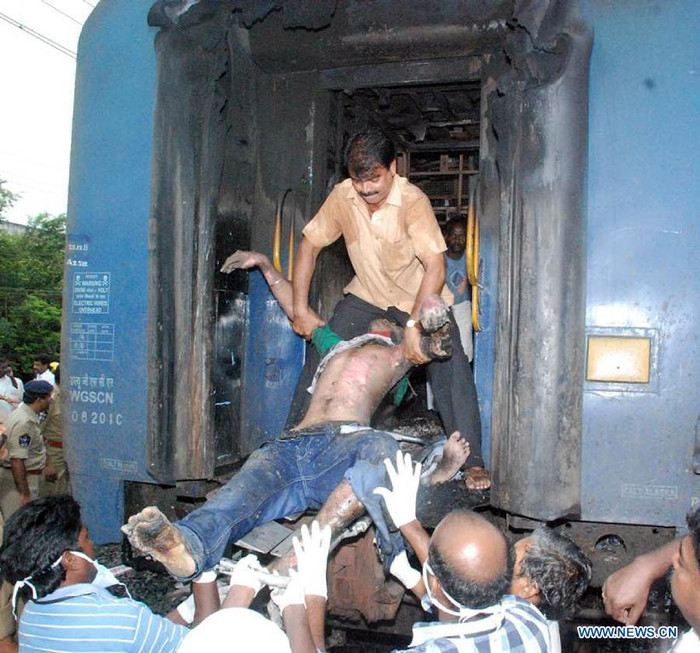 Các nhà chức trách địa phương cho biết, ít nhất 22 người bị thương đã được đưa tới bệnh viện. Các nhà chức trách địa phương cho biết, ít nhất 22 người bị thương đã được đưa tới bệnh viện.