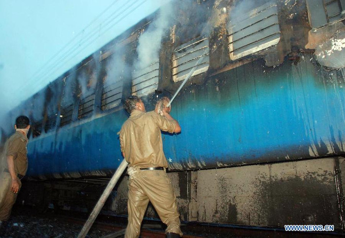 Ngọn lửa đã được dập tắt không lâu sau đó. Ngọn lửa đã được dập tắt không lâu sau đó.