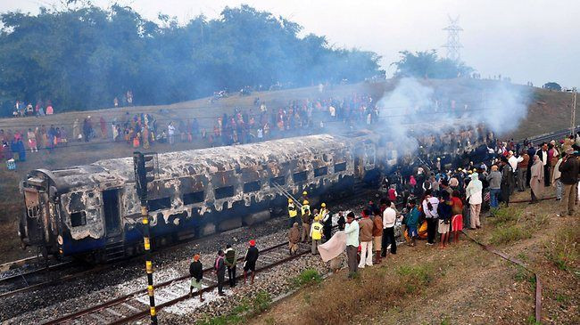 Hiện trường vụ cháy tàu ở miền nam Ấn Độ. Hiện trường vụ cháy tàu ở miền nam Ấn Độ.