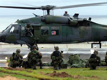 Thủy quân lục chiến Mỹ tại Đại sứ quán Mỹ ở Monrovia, Liberia. Thủy quân lục chiến Mỹ tại Đại sứ quán Mỹ ở Monrovia, Liberia.