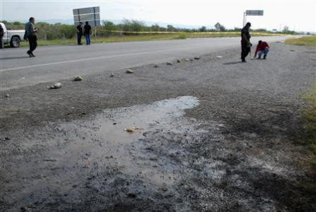 Cảnh sát Mexico tại hiện trường vụ án. Ảnh Reuters Cảnh sát Mexico tại hiện trường vụ án. Ảnh Reuters
