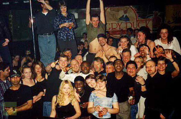 Khách hàng bên trong hộp đêm tai tiếng nhất của Nga.