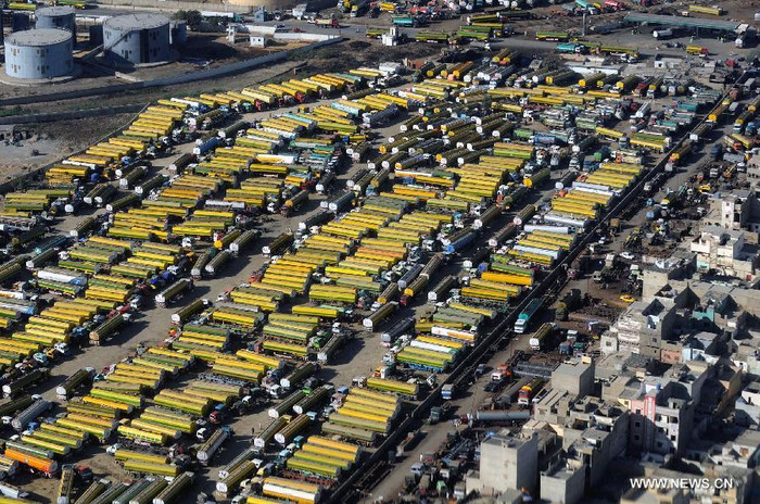 Tuy nhiên, Islamabad đang xem xét duy trì lệnh cấm đối với mặt hàng vũ khí của NATO, trong khi có thể sẽ sớm mở lại tuyến đường vận chuyển nhiên liệu, thuốc men, thực phẩm và các mặt hàng thiết yếu khác. Tuy nhiên, Islamabad đang xem xét duy trì lệnh cấm đối với mặt hàng vũ khí của NATO, trong khi có thể sẽ sớm mở lại tuyến đường vận chuyển nhiên liệu, thuốc men, thực phẩm và các mặt hàng thiết yếu khác.