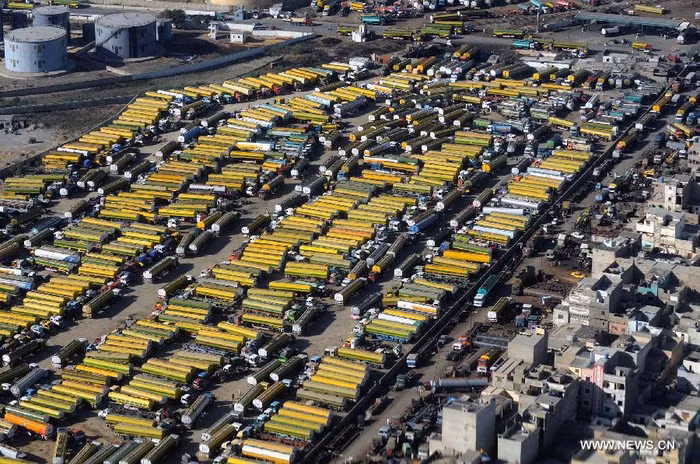 Tuy nhiên, Islamabad đang xem xét duy trì lệnh cấm đối với mặt hàng vũ khí của NATO, trong khi có thể sẽ sớm mở lại tuyến đường vận chuyển nhiên liệu, thuốc men, thực phẩm và các mặt hàng thiết yếu khác.