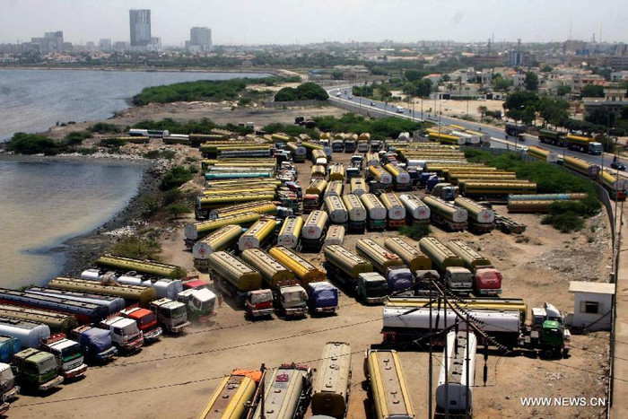 Quyết định hoãn khôi phục tuyến đường trên được đưa ra với lý do dành thời gian cho Bộ Ngoại giao tiếp tục đàm phán với chính phủ Mỹ yêu cầu Washington đưa ra lời xin lỗi chính thức cho sự cố giết nhầm binh sĩ Pakistan... Quyết định hoãn khôi phục tuyến đường trên được đưa ra với lý do dành thời gian cho Bộ Ngoại giao tiếp tục đàm phán với chính phủ Mỹ yêu cầu Washington đưa ra lời xin lỗi chính thức cho sự cố giết nhầm binh sĩ Pakistan...