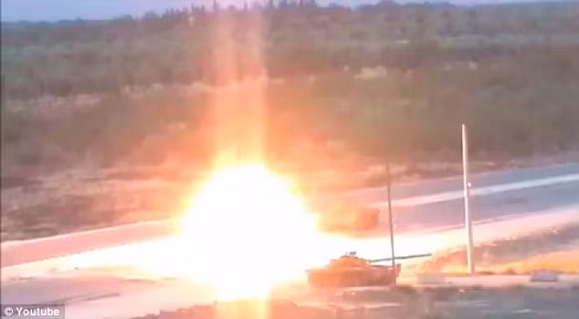 Đợt tấn công tiếp theo gây ra một vụ nổ lớn.