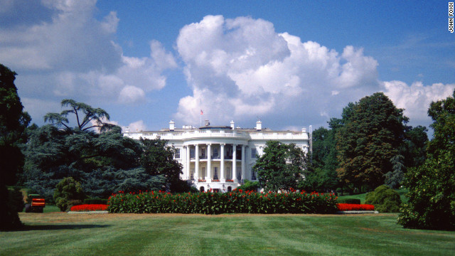 FBI đã mở một cuộc điều tra nhằm vào các quan chức Nhà Trắng để tìm kiếm người tiết lộ thông tin mật cho tờ New York Times về kế hoạch tiến hành một cuộc tấn công chống lại Iran FBI đã mở một cuộc điều tra nhằm vào các quan chức Nhà Trắng để tìm kiếm người tiết lộ thông tin mật cho tờ New York Times về kế hoạch tiến hành một cuộc tấn công chống lại Iran