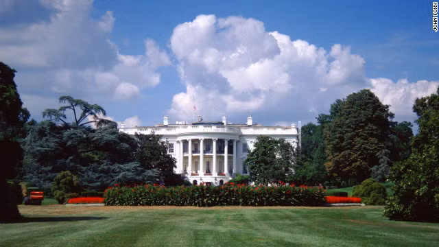 FBI đã mở một cuộc điều tra nhằm vào các quan chức Nhà Trắng để tìm kiếm người tiết lộ thông tin mật cho tờ New York Times về kế hoạch tiến hành một cuộc tấn công chống lại Iran