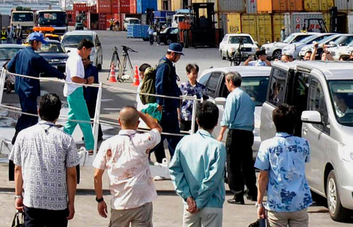 14 người Trung Quốc có thể sẽ bị truy tố hoặc bị trục xuất vì nhập cảnh trái phép vào Nhật Bản. 14 người Trung Quốc có thể sẽ bị truy tố hoặc bị trục xuất vì nhập cảnh trái phép vào Nhật Bản.