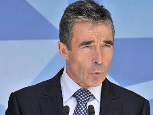 Tổng thư ký NATO Anders Fogh Rasmussen tại cuộc họp khẩn. (Ảnh: AFP/TTXVN) Tổng thư ký NATO Anders Fogh Rasmussen tại cuộc họp khẩn. (Ảnh: AFP/TTXVN)
