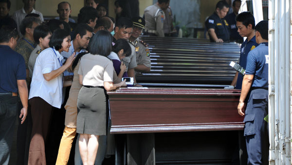 Các nạn nhân người nước ngoài sẽ được gửi tới Đại sứ quán để đưa về với thân nhân của họ. Các nạn nhân người nước ngoài sẽ được gửi tới Đại sứ quán để đưa về với thân nhân của họ.