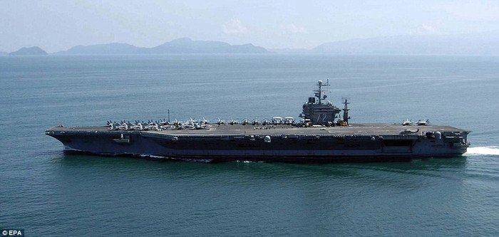 USS Abraham Lincoln đi qua biển Oman USS Abraham Lincoln đi qua biển Oman
