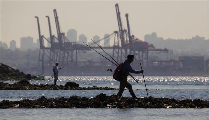 Người câu cá hồi tại tây Vancouver, British Columbia, Canada ngày 25/8/2010.