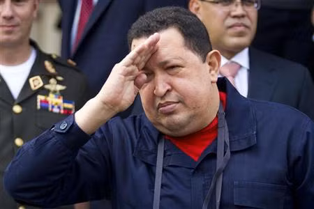 Tổng thống Venezuela Hugo Chavezsau khi một cuộc họp với Phó Thủ tướng Belarus Vladimir Semashko tại điện Miraflores ở Caracas ngày 2 tháng 6 năm 2012.Ảnh Reuters
