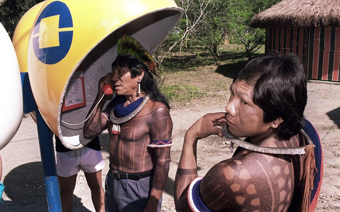 Thổ dân Brazil tại ngoại ô Rio Jacarepagua. Thổ dân Brazil tại ngoại ô Rio Jacarepagua.