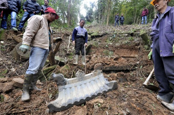 Theo kết quả điều tra của cảnh sát địa phương, xác ướp này được lấy ra từ bên trong các ngôi mộ cổ xây từ năm 1882 đã bị cướp gần đó. Theo kết quả điều tra của cảnh sát địa phương, xác ướp này được lấy ra từ bên trong các ngôi mộ cổ xây từ năm 1882 đã bị cướp gần đó.