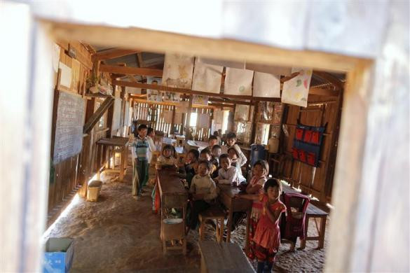 Trẻ em tại một trường học ở làng Tar-Pu ngày 27/1/2012. Trẻ em tại một trường học ở làng Tar-Pu ngày 27/1/2012.