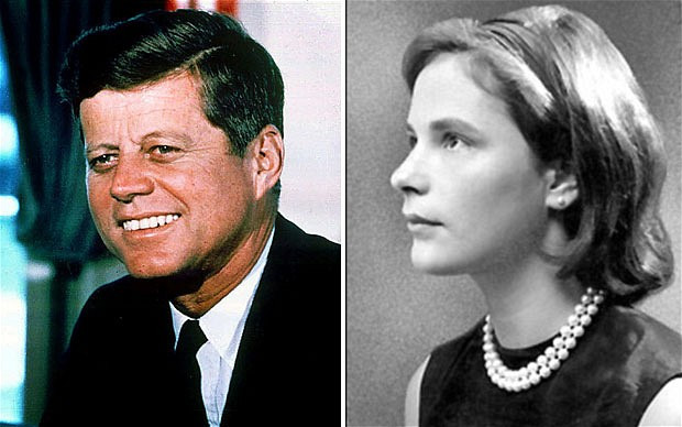 John F Kennedy và Mimi Alford khi còn trẻ John F Kennedy và Mimi Alford khi còn trẻ
