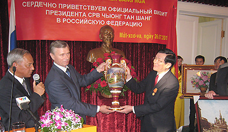 Chủ tịch nước Trương Tấn Sang tại Đại sứ quán Việt Nam ở Moscow ngày 26/7.