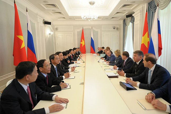 Tổng thống Liên bang Nga Vladimir Putin đón tiếp và hội đàm với Chủ tịch nước Trương Tấn Sang trong chiều ngày 27/7 tại Sochi.