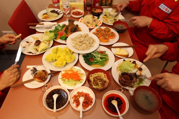 Mỗi bữa ăn có 14 món