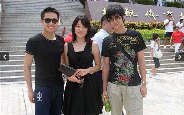 Terry Oh, cậu bạn người Hàn Quốc của Bạc Qua Qua hiện đang làm việc cho Pimco, một quỹ trái phiếu lớn nhất thế giới và có nhiều khoản đầu tư khắp Đông Nam Á. Qua Qua và Oh từng tham dự Olympic Bắc Kinh và được ngồi ở vị trí trang trọng tại lễ khai mạc. Ảnh: Qua Qua và Oh tại Olympic Bắc Kinh.