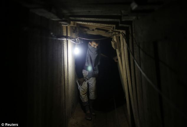 Chúng được dùng để vận chuyển hàng hóa vào Gaza từ năm 2007 khi Israel tăng cường phong tỏa. Chúng được dùng để vận chuyển hàng hóa vào Gaza từ năm 2007 khi Israel tăng cường phong tỏa.