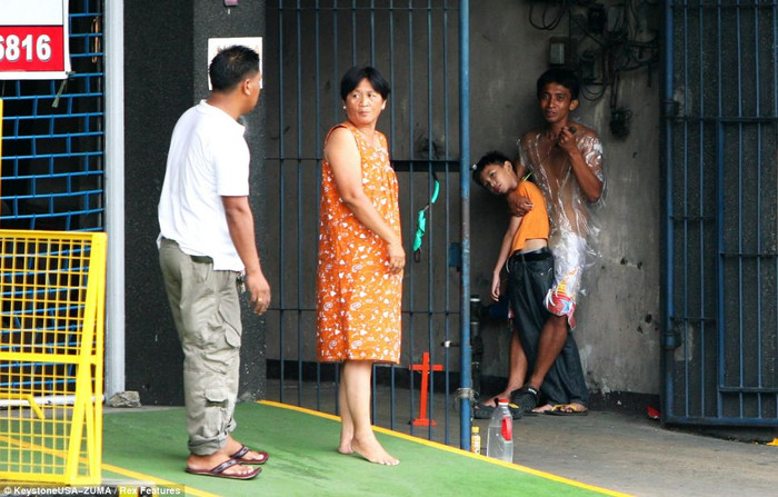 Theo cảnh sát, kẻ bắt cóc Reimer Parparan (24 tuổi) có dấu hiệu bị suy nhược thần kinh và không đưa ra bất kỳ yêu cầu nào khi tấn công cậu bé 9 tuổi.