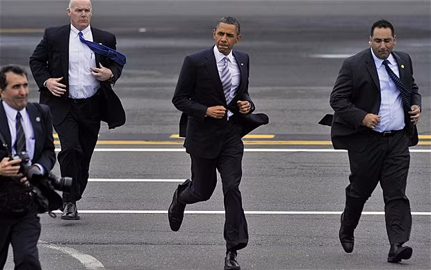 Các mật vụ bảo vệ an ninh cho Tổng thống Obama.