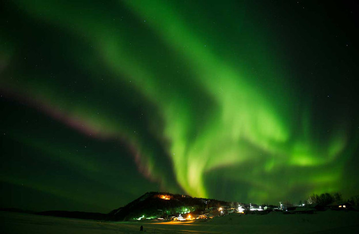 Cực quang tuyệt đẹp xuất hiện trên bầu trời làng Yukon River ở Ruby, Alaska ngày 9/3.