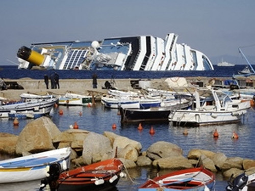 Hiện trường tàu Costa Concordia đắm Hiện trường tàu Costa Concordia đắm