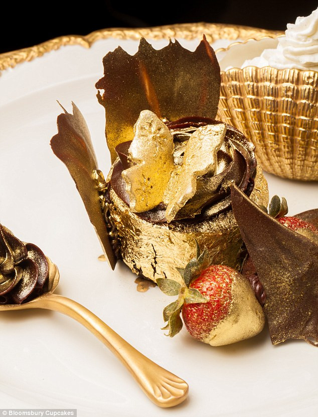 Món bánh làm bằng vàng ăn được. Món bánh làm bằng vàng ăn được.