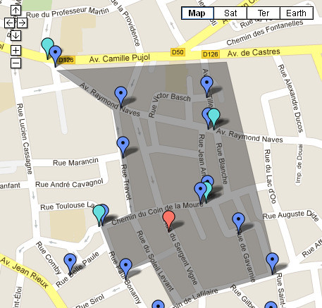 Chấm đỏ là nơi nghi can đang ẩn náu, màu xanh lá cây là các tuyến phố bị cắt điện, màu xanh nước biển là nơi cảnh sát, xe cứu thương, báo chí thường trực