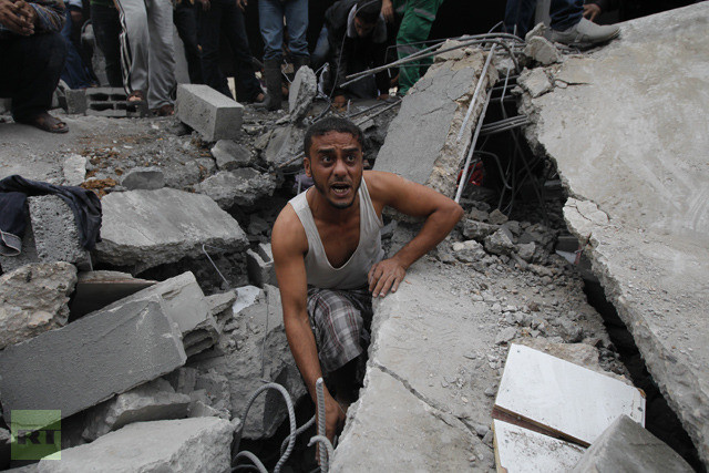 Người Palestine tại hiện trường vụ không kích phủ Thủ tướng . Người Palestine tại hiện trường vụ không kích phủ Thủ tướng .