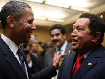 Tổng thống Mỹ Barack Obama và Tổng thống Venezuela Hugo Chavez trong một cuộc gặp gỡ năm 2009. Ảnh AFP Tổng thống Mỹ Barack Obama và Tổng thống Venezuela Hugo Chavez trong một cuộc gặp gỡ năm 2009. Ảnh AFP
