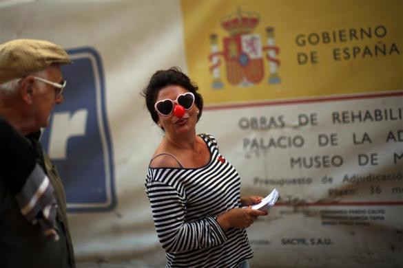 Người biểu tình tham gia phong trào Indignados tại Madrid ngày 12/5. Người biểu tình tham gia phong trào Indignados tại Madrid ngày 12/5.