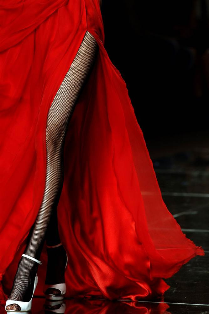 Người mẫu trình diễn trang phục của nhà thiết kế người Bồ Đào Nha Diogo Miranda tại tuần lễ thời trang Portugal diễn ra ở Porto, Bồ Đào Nha ngày 23/3. Người mẫu trình diễn trang phục của nhà thiết kế người Bồ Đào Nha Diogo Miranda tại tuần lễ thời trang Portugal diễn ra ở Porto, Bồ Đào Nha ngày 23/3.