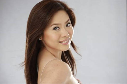 Đã có gần 60.000 đăng ký theo dõi thông tin của cô trên Twitter. Đã có gần 60.000 đăng ký theo dõi thông tin của cô trên Twitter.