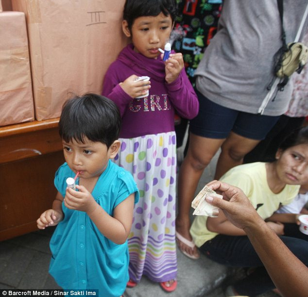 Popeye Lauts sử dụng đá khô rắn.