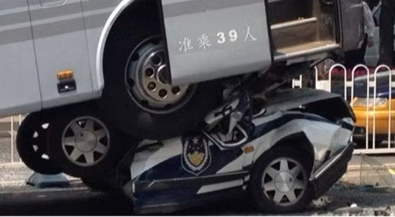 Hiện trường vụ tai nạn kinh hoàng tại ngoại ô Bắc Kinh.