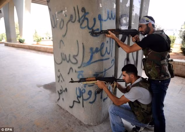 Phiến quân Syria gần Aleppo.