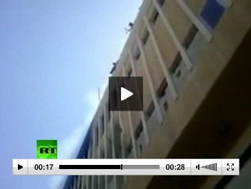 Nhiều công nhân viên chức tại Syria đang trở thành mục tiêu tấn công của những tay súng nổi dậy. Nhiều công nhân viên chức tại Syria đang trở thành mục tiêu tấn công của những tay súng nổi dậy.