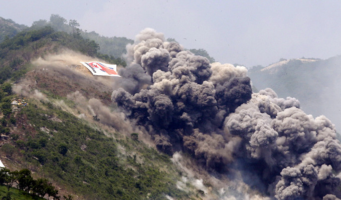 Cuộc tập trận được tổ chức nhằm đưa ra một cảnh báo mạnh mẽ chống lại các tuyên bố đe dọa từ Bình Nhưỡng. Cuộc tập trận được tổ chức nhằm đưa ra một cảnh báo mạnh mẽ chống lại các tuyên bố đe dọa từ Bình Nhưỡng.